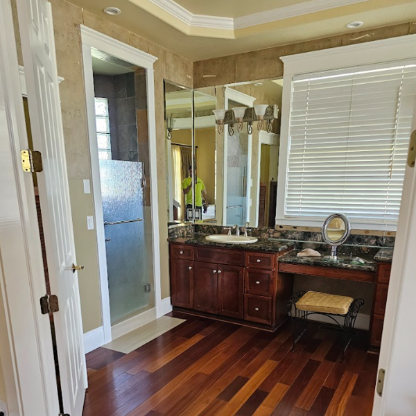 Bathroom vanity Photo